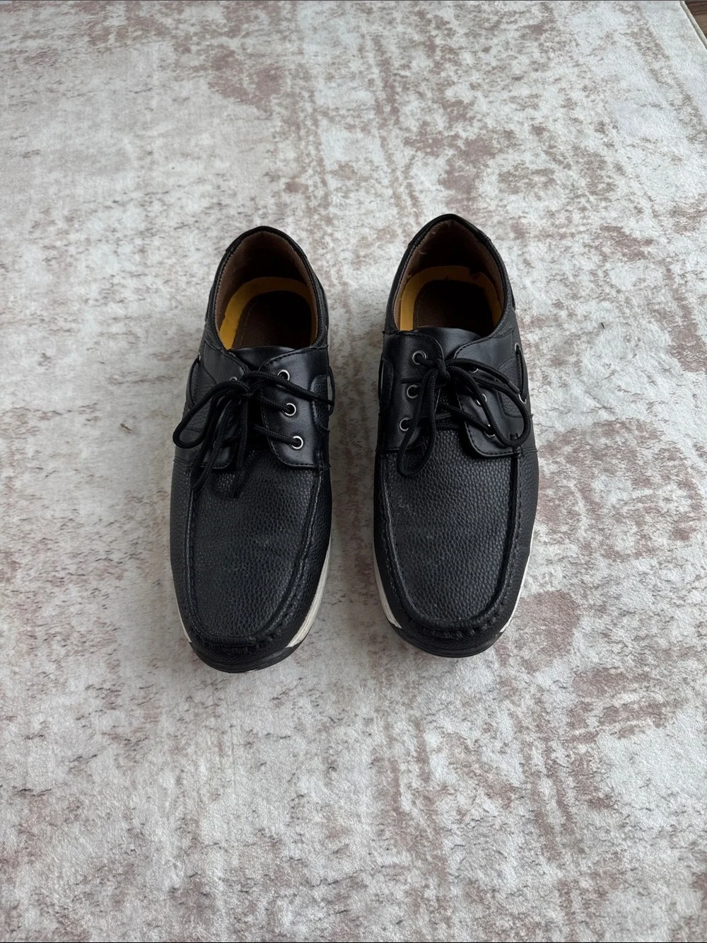 Men's Black Boat Shoes with Lace-Up Comfort
